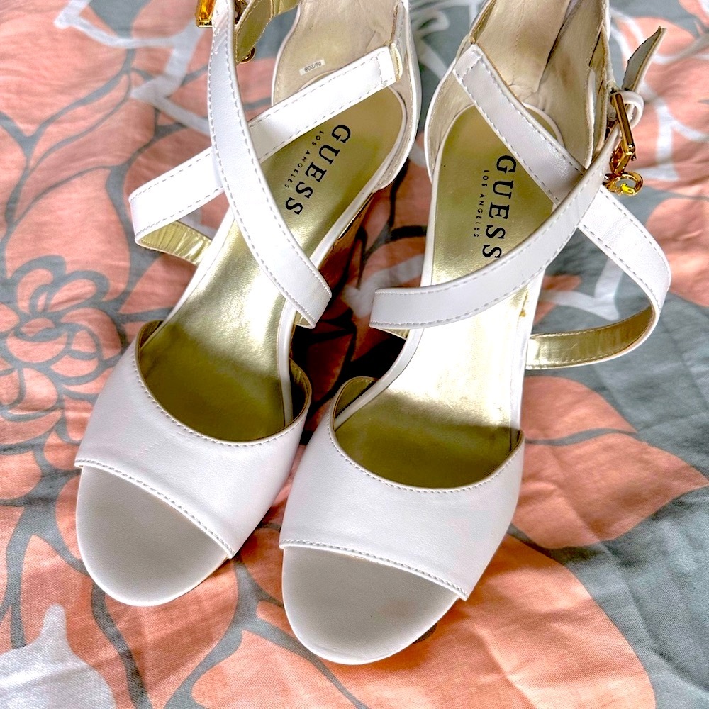 GUESS WOMEN WEDGE SANDAL, UNUSED !!
